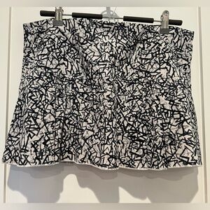 Nike victory Dri Fit black white graffiti skort size L